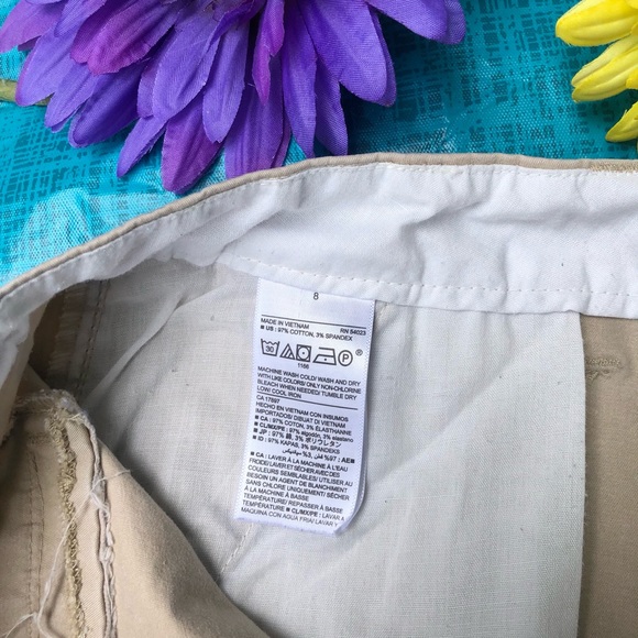 Old Navy Women’s Khaki Shorts - Size 8 - Picture 3 of 4